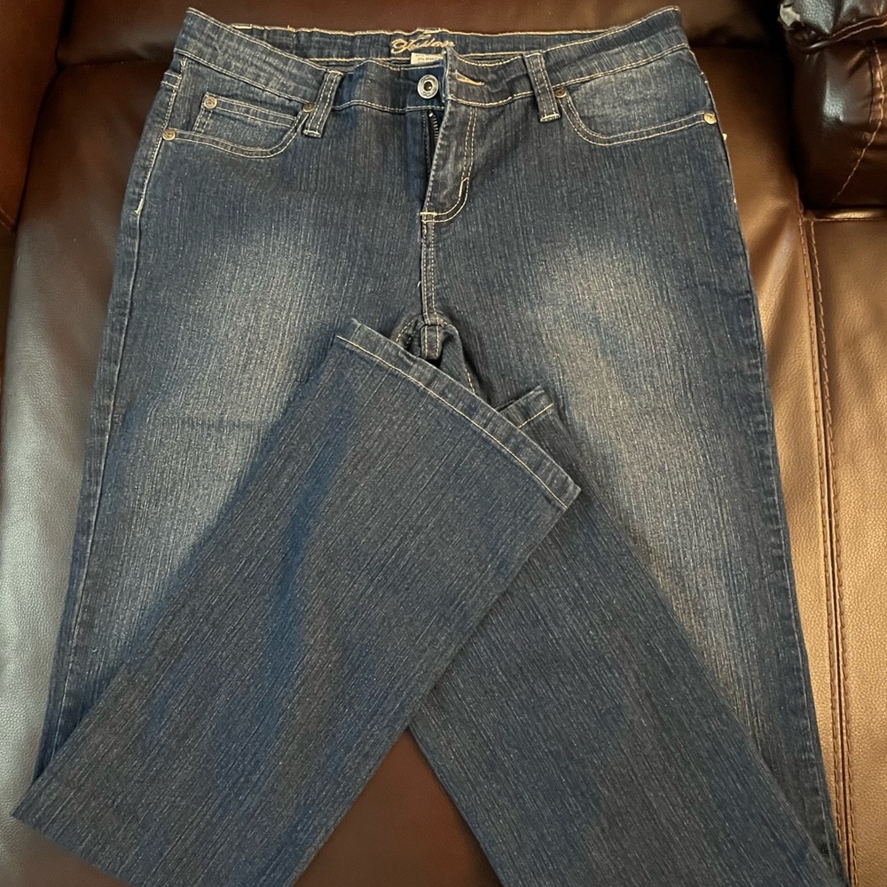NWT Women’s Slight Flare/Straight Leg Jean